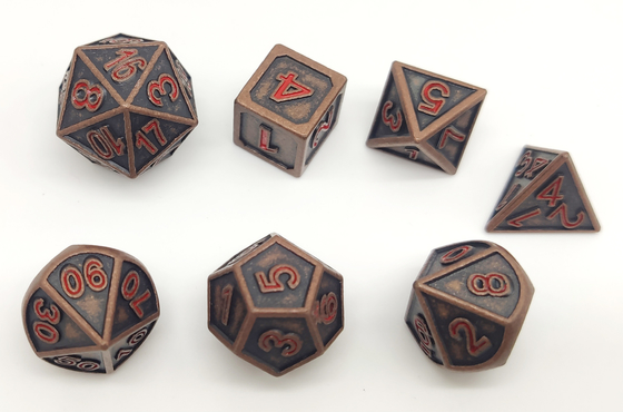 La mano ha inciso Mini Dice Set di verniciatura, multi dado del poliedro di funzione