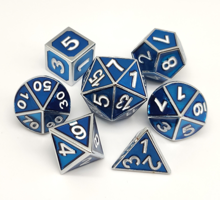 I dadi blu di lusso fatti a mano hanno messo D4 versato mano multiuso D6 D8