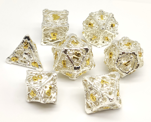 La mano portatile ha versato l'insieme minuscolo dei dadi, metallo placcato oro Mini Dice