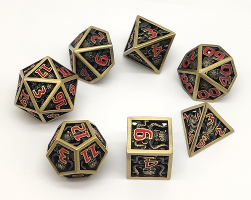Un insieme antiusura inodoro di versamento di 7 pezzi dei dadi Polyhedral del metallo della mano