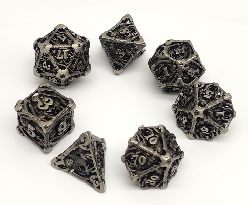 Dadi Polyhedral neri da tavolo inodori, dadi taglienti leggeri del metallo