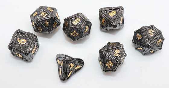 La mano del CE ha scolpito i dadi miniatura ha fissato la lucidatura Polyhedral multiuso