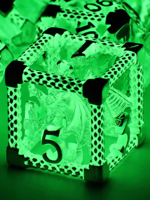 I dadi di vendita caldi del metallo DND hanno messo i dadi della resina dello spigolo hanno condotto i dadi luminosi