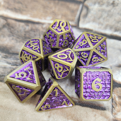 I dadi leggeri inodori del metallo di Dnd hanno messo l'argento violaceo dei giochi con le carte Polyhedral del gioco