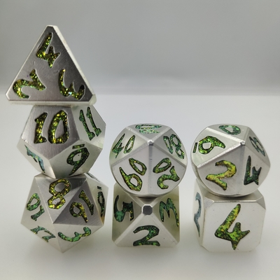Lucidato a mano resistente all'umidità per piccoli dadi D20 resistenti all'usura con martello e Yahtzee