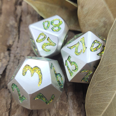 I dadi Polyhedral hanno lucidato mini tagliente fatto a mano del metallo di lusso DND