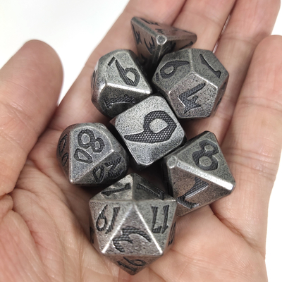 Mini dadi poliedrici Set di dadi in ottone metallico Usura Set di dadi in rame Manuale dei dadi da gioco