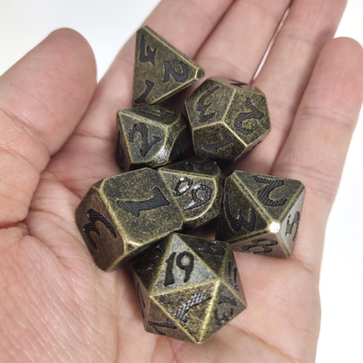 Bene durevole scolpito mano per l'insieme Polyhedral dei dadi del metallo di Savage World Sturdy Hand Multipurpose