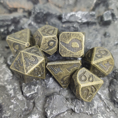 Bene durevole scolpito mano per l'insieme Polyhedral dei dadi del metallo di Savage World Sturdy Hand Multipurpose