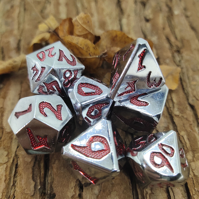 Gli spigoli ordinati dei tarocchi passano la carta tagliano non tossico a cubetti elaborato Polyhedral fatto a mano