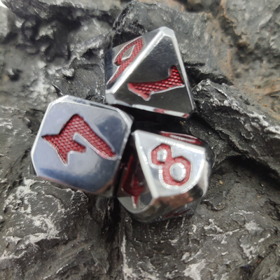Set di dadi poliedrici dadi in metallo minuscoli multiuso per Dungeons And Dragons Silver Red