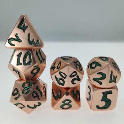 Varietà di colori Set di dadi poliedrici bordo tagliente Metel verde metallo non tossico per giochi di ruolo