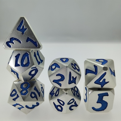 I dadi minuscoli hanno messo per il torrione e Dragon Metal Gaming Dice Manual Polyhedral