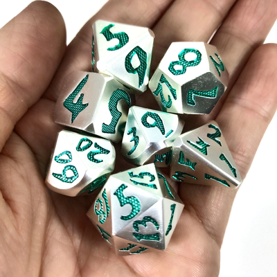 Il peso leggero per i dadi di Rpg della raccolta ha messo il gioco unico dei dadi del metallo del portatile d'argento verde del metallo per Dnd