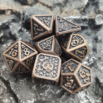 Il dado di metalli pesanti mette l'insieme Polyhedral Handcrafted resistente all'uso dei dadi