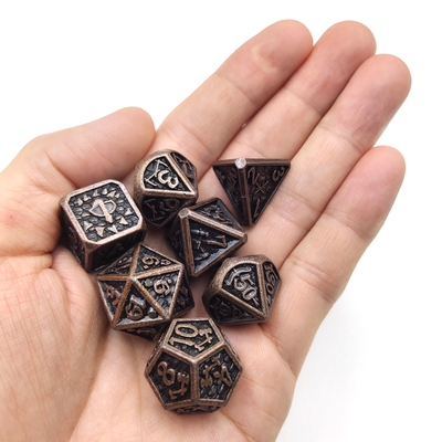 Il dado di metalli pesanti mette l'insieme Polyhedral Handcrafted resistente all'uso dei dadi