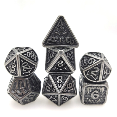 Dadi da gioco di ruolo in metallo robusto antiusura Set di dadi poliedrici Cuprum in bianco e nero
