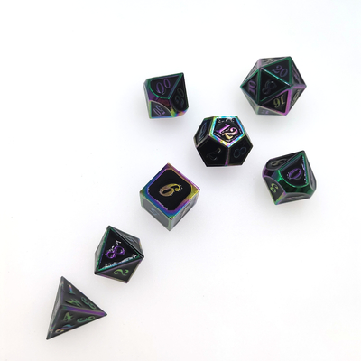 Set di dadi rispettosi dell'ambiente RPG portatile in ottone multi colore con dadi antiusura