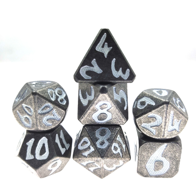 I dadi d'imballaggio del contenitore di regalo hanno fissato il gioco multiuso di ruolo tagliano Polyhedral a cubetti