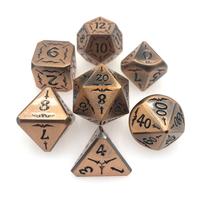 I dadi di RPG del metallo hanno messo il metallo durevole resistente all'uso del nero dell'oro tagliano Polyhedral a cubetti