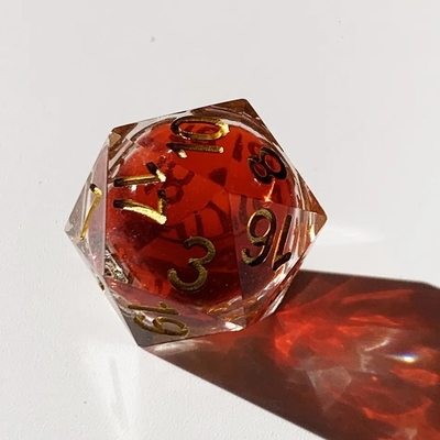 Gioco di ruolo Blood Dice Set Rosso Liquid Core Dice Resina Dragon And Dungeon