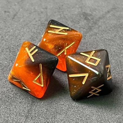 D8 Rune vichinghe dadi poliedrici di labradorite Futhark / Divination Dice For Crystal Gazing