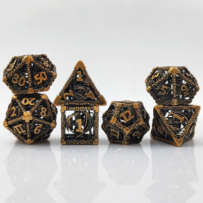 Setti di dadi di metallo con facce multiple D20 tagliato a fuoco