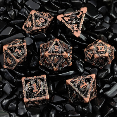 Setti di dadi di metallo con facce multiple D20 tagliato a fuoco