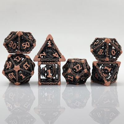 Setti di dadi di metallo con facce multiple D20 tagliato a fuoco