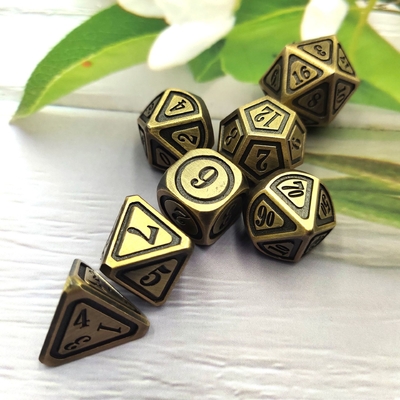 Antico set di dadi in bronzo in metallo in quinta persona colore di gioco dadi in lega di terra