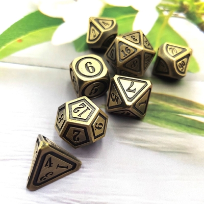 Antico set di dadi in bronzo in metallo in quinta persona colore di gioco dadi in lega di terra