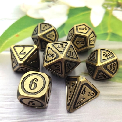 Antico set di dadi in bronzo in metallo in quinta persona colore di gioco dadi in lega di terra