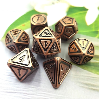 Antico set di dadi in bronzo in metallo in quinta persona colore di gioco dadi in lega di terra