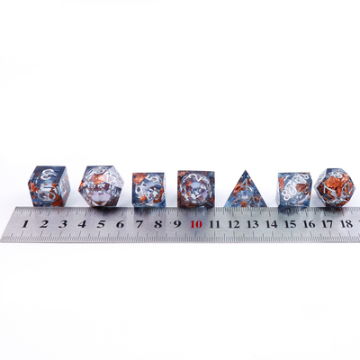 Gioco da tavolo multi-faccettato di resina naturale in oro di foglio grigio Dice Border Gate