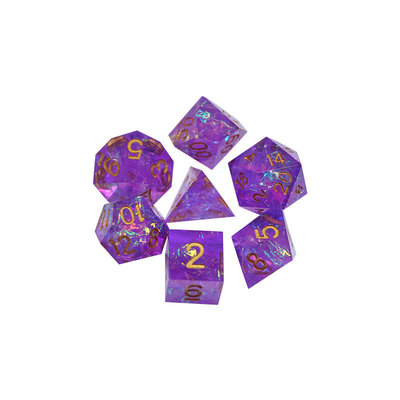 I personaggi di roumine e color strip resina giocano a un set di dadi multi-noodle Dragon e Dungeon dnd dice