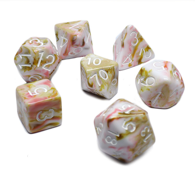 Il personaggio di resina di minerale bianco e rosso gioca un costume a dadi multi-noodle Dragon e Dungeon dnd dice
