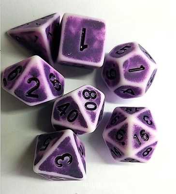 Antico, vecchio sfondo bianco colore resina dadi gioco da tavolo dnd dadi