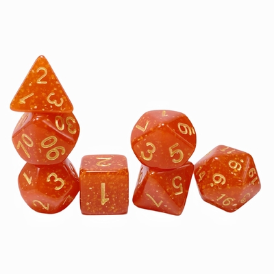 Polvere d'oro brillante, resina arancione, personaggio che gioca a dadi dnd.