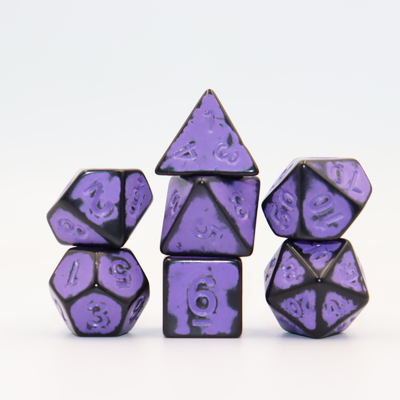 Antico vecchio nero schiena di resina rossa personaggio giocando gioco da tavolo dadi set dnd dadi