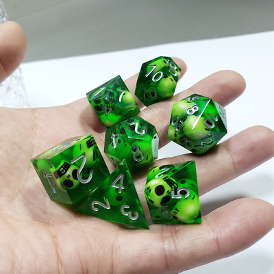 Green Crystal Skull Resin Boarding Dice Set Dragone e Dungeon