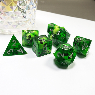 Green Crystal Skull Resin Boarding Dice Set Dragone e Dungeon