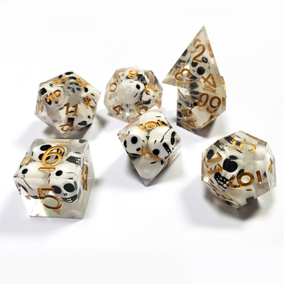 Colore trasparente Cranio di cristallo Resina di bordo Dici Set Dragone e Dungeon