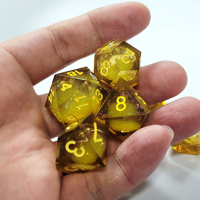 Resina di sabbia da flusso giallo a dadi poliedrici artigianato a mano 7PCS