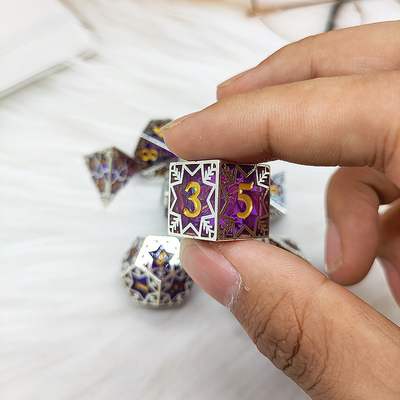 Resina viola e fiocco di neve telaio di metallo gioco di ruolo specifico a tavola a dadi a più lati