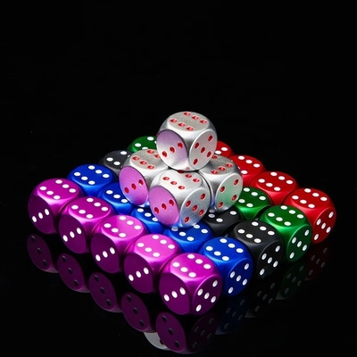 Colore di dadi in lega di alluminio portatile alluminio angolo arrotondato casinò KTV gioco d'azzardo set di dadi intagliati personalizzati