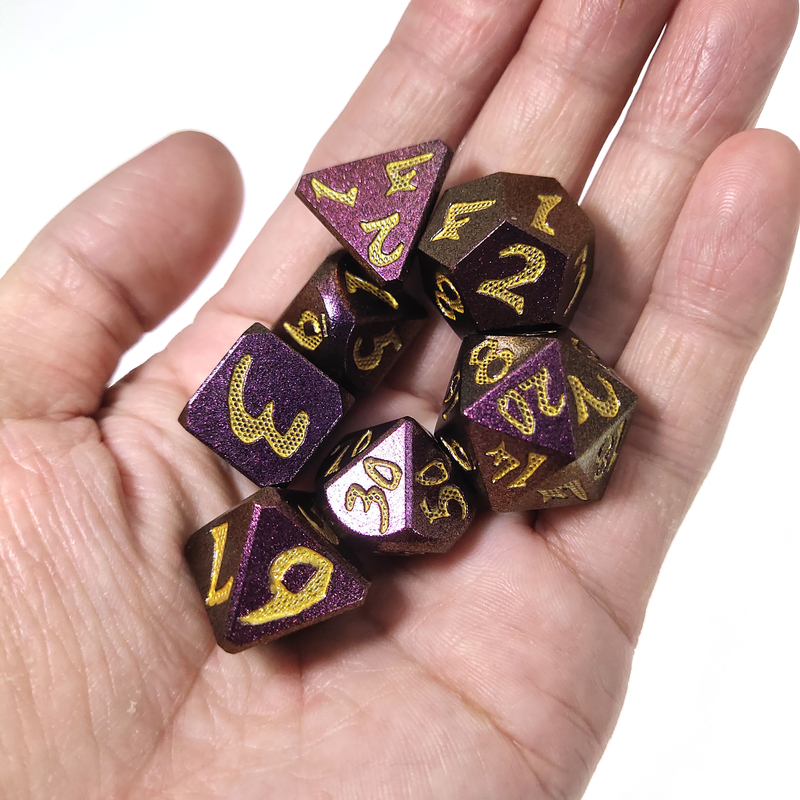 Il tabl della mazza passa il versamento taglia l'insieme a cubetti inodoro per il nero Polyhedral del metallo della raccolta