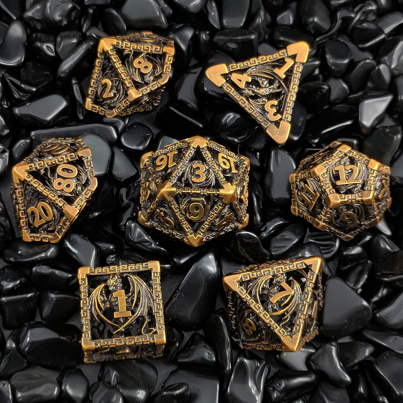 Setti di dadi di metallo con facce multiple D20 tagliato a fuoco