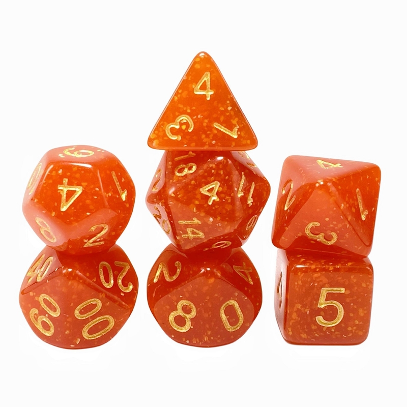 Polvere d'oro brillante, resina arancione, personaggio che gioca a dadi dnd.