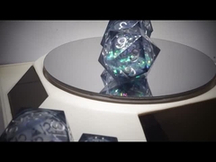 Un dado di resina di sabbia a flusso liquido.